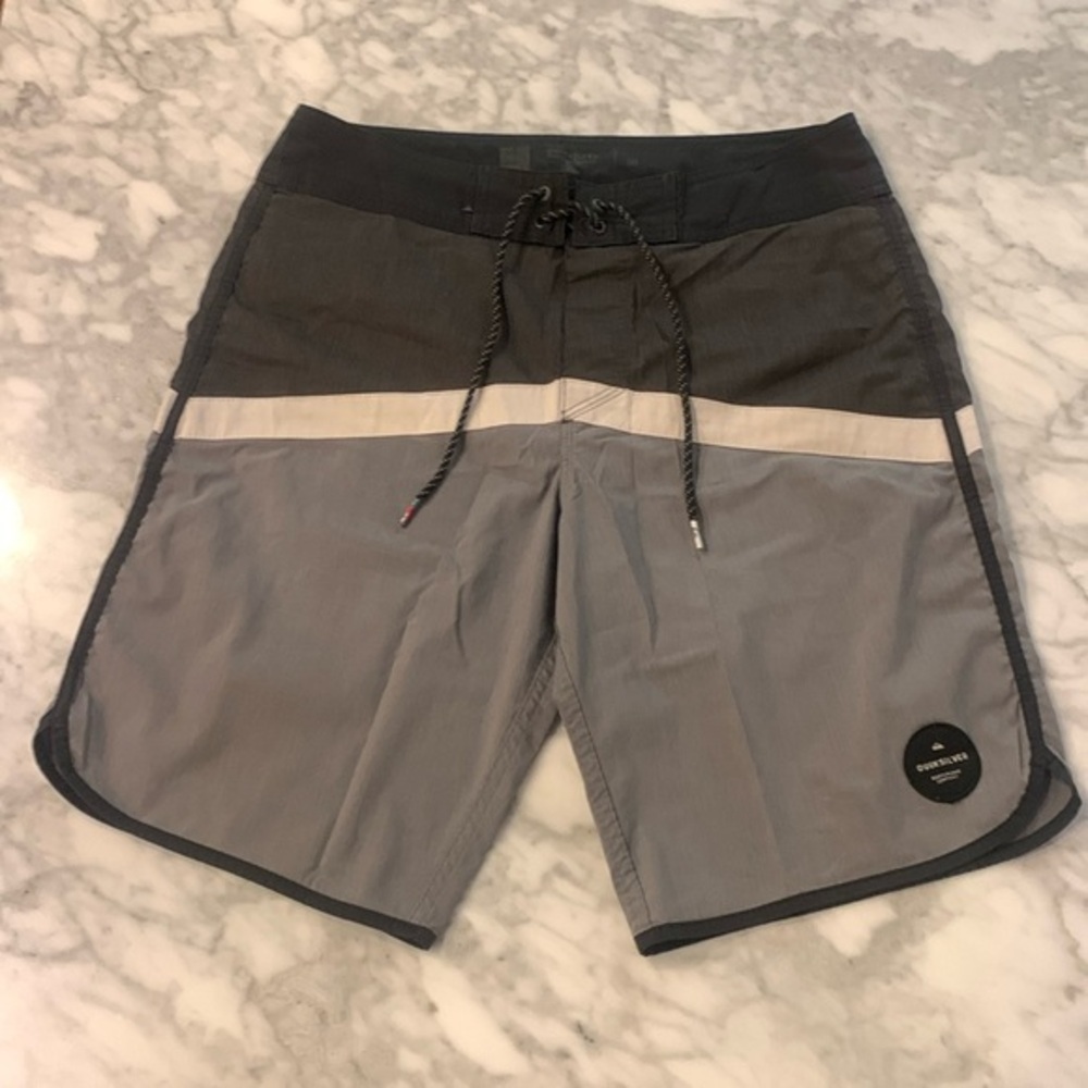 Quicksilver mens 30”waist board short, grey striped
